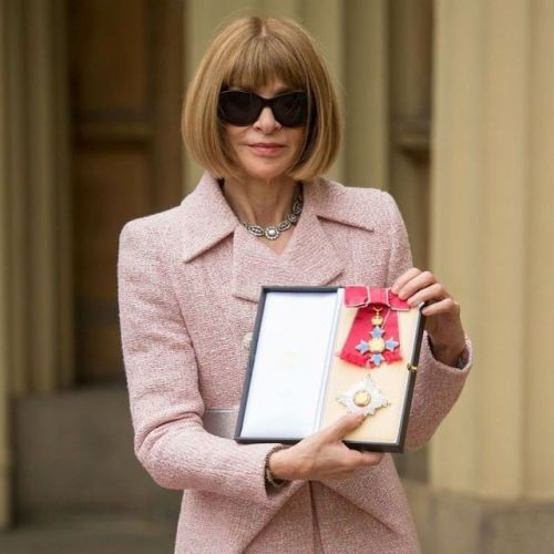 ICYMI: Anna Wintour made a Dame at Buckingham Palace buff.ly/2pvcHDy #vogue #annawintour #london #fa