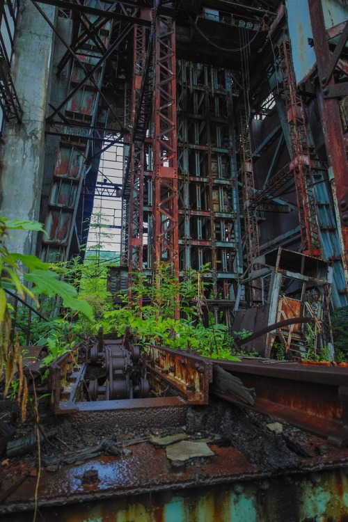 endonesia-urbex: Pombetsu Coal Mine - A 旧住友奔別炭鉱 立坑櫓,北海道,日本