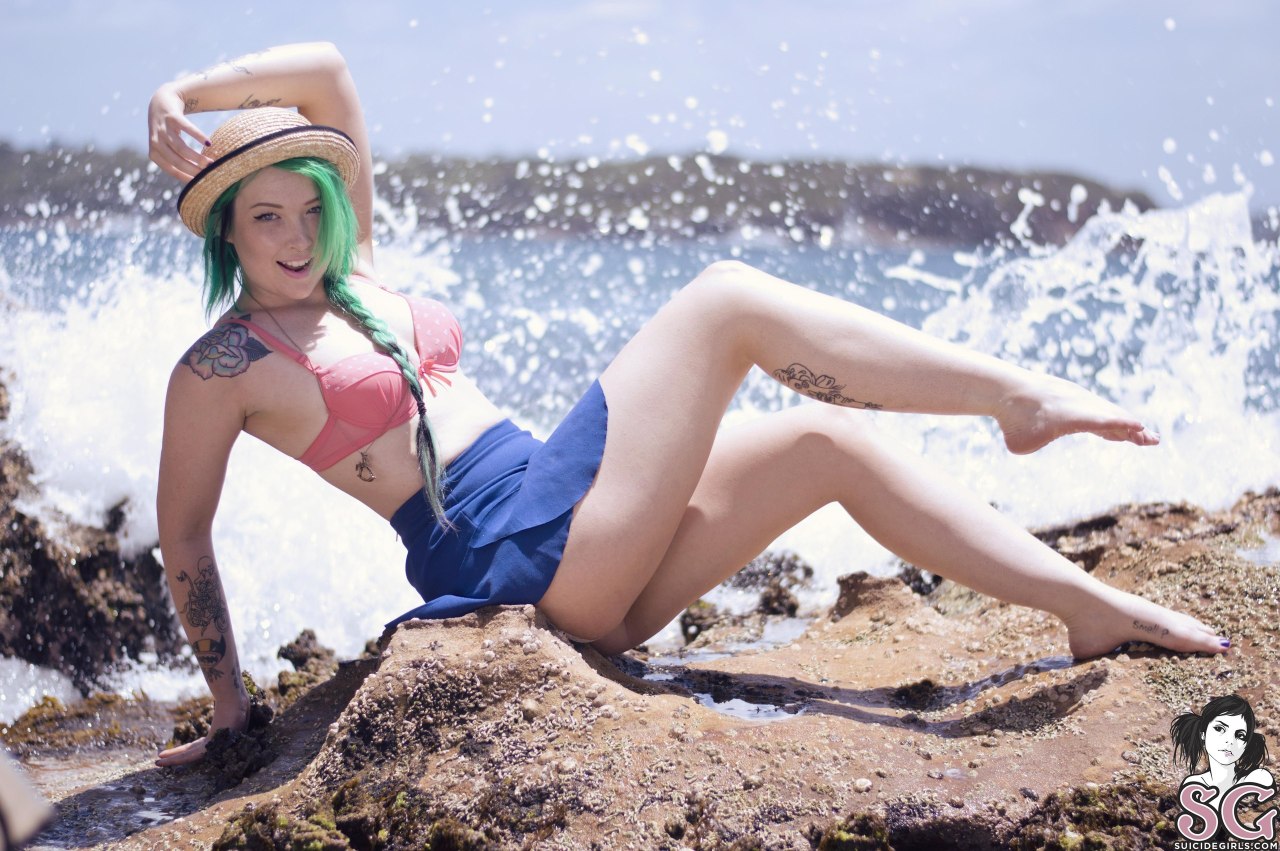 sglovexxx:  Pebblezink Suicide - Splash https://suicidegirls.com/girls/pebblezink/album/1313923/splash/