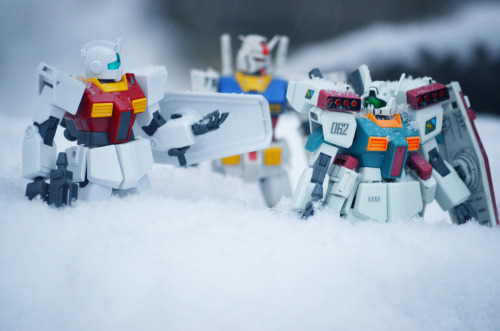 00gundamreviewsv2: Snowed today. awww *w*