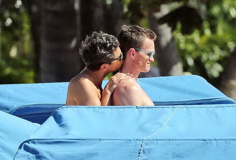 nph-burtka:  Neil Patrick Harris &amp; David Burtka on Hawaiian vacation - justjared.com