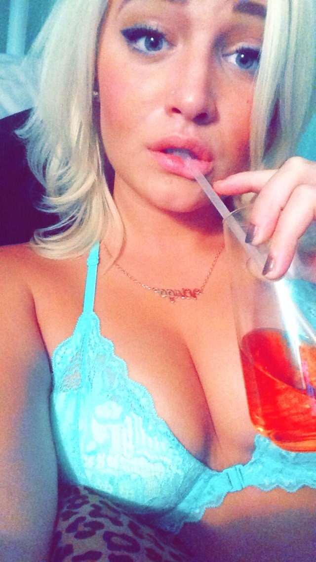 keepasecretslut:  soooo apparently I took a lot of pictures last night   top middle