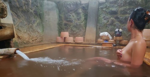 kamedante: 混浴女子♨️ @konyokujoshi  @Onsenpon “I am a pretty crazy enthusiast of the Hot Springs” She s