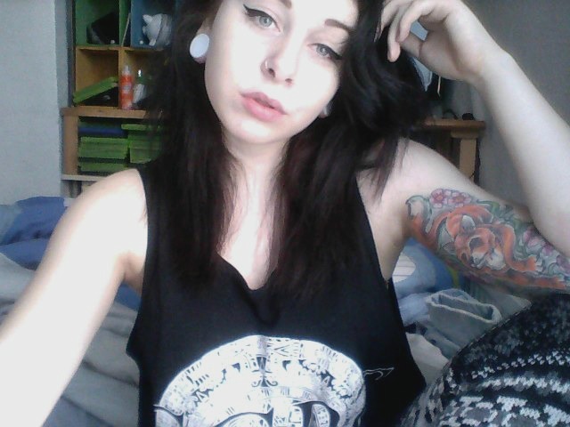 bodyelectricm:  Pale Bitch ♡ 