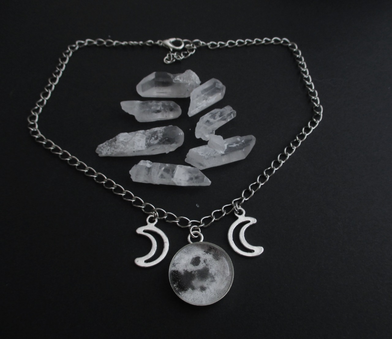ofstarsandwine:  triple moon choker