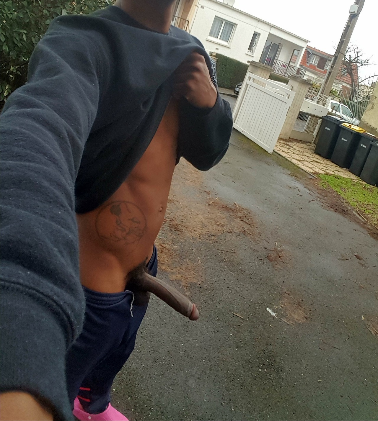 freakbedroombully:  Flipped it at her place 🤷🏾‍♂️ then proceeded to dicking