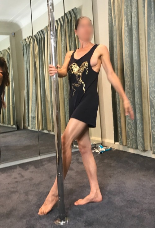 Sexy Wife Morning outfit puts on a pole dance show