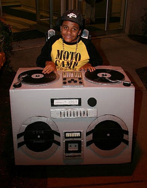 kirkwa:Awesome Halloween Ideas For Handicapped ChildrenHow cool is this!I have a friend who has a li