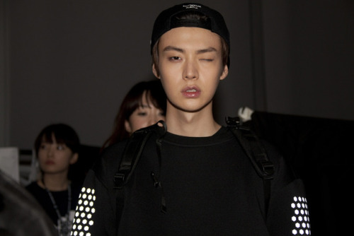 chiakira:  Seoul Collection 14 S/S HEAD BLACK BY BUMSUK Backstage 
