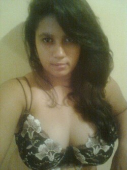 pakistani-sex:Cute boobs