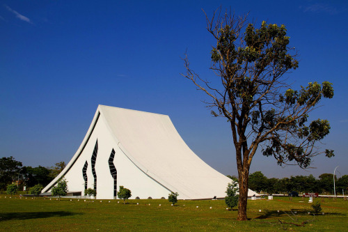 germanpostwarmodern:Catedral Militar Rainha da Paz (1991-94) in Brasília, Brazil, by Oscar Niemeyer