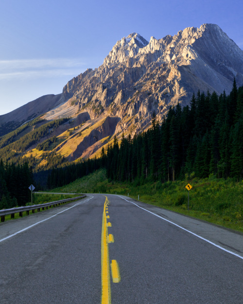 Highwood DriveEvening light glints off the sharp strata of Elpoca mountain while fresh September sno