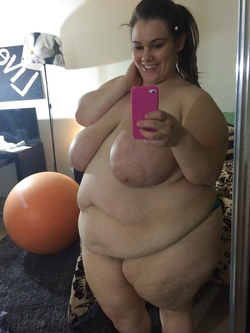 overweight-provocative-xxx:  Amateur fat jpgName: ValeriePics number: 29Single: 
