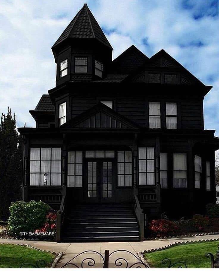 sixpenceee:Gothic style houses 🖤💀🖤Via Witches Night