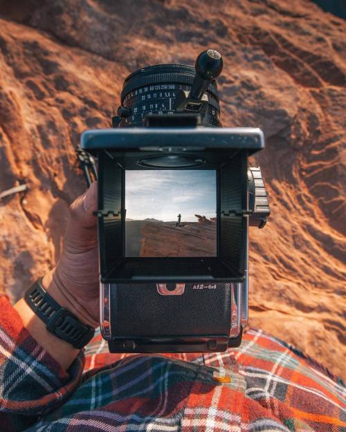 sideroist:  Happy leap day. A rare perspective for a rare day. #NostalgiaMemoirSeries #horshoebend #hasselblad #501cm #antelopecanyon  (at Horseshoe Bend)