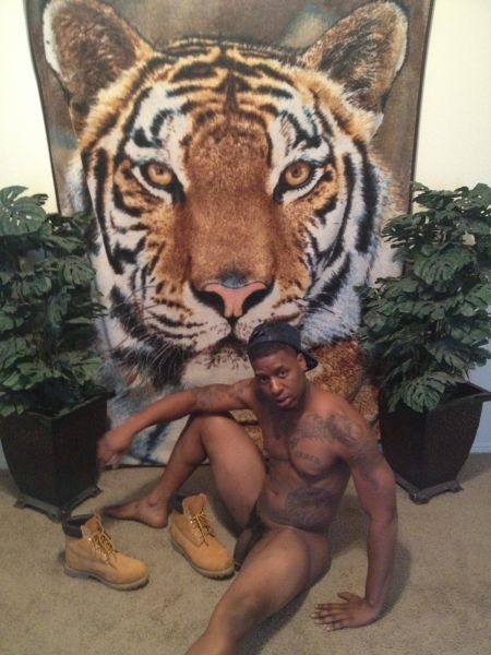 daddilongdik:  bigcrawdaddy:  I don’t think he knows how much I lust for him  Where