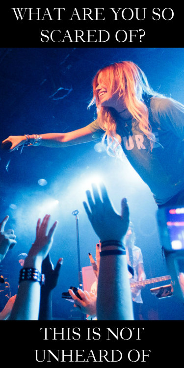 darlinyoullbeookay:  Hayley, Tay, and Lynn + Lyrics backgrounds for xPhotos from x / x / x