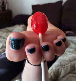 ivrik:Do you want to taste her lollipop?