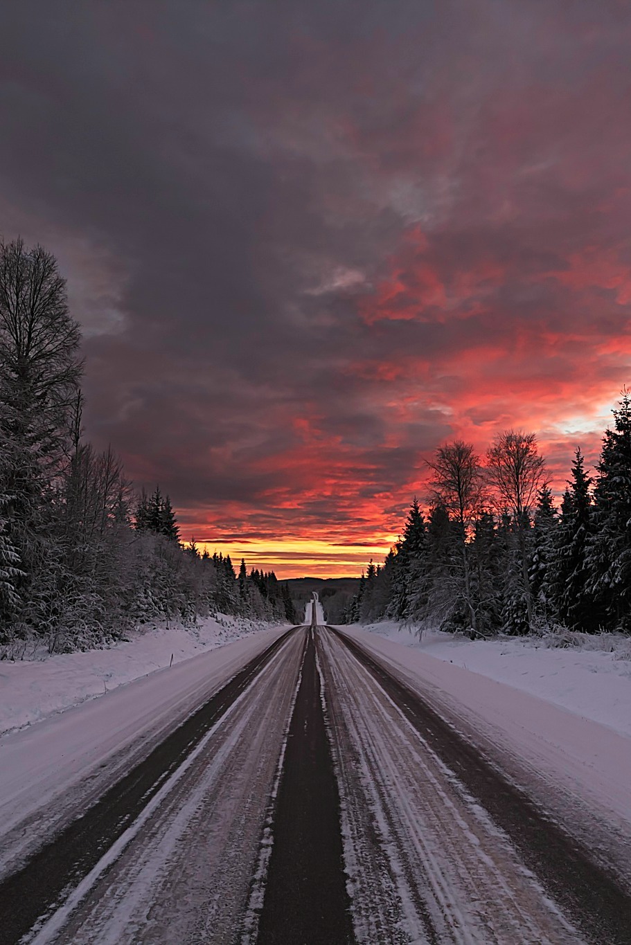 sundxwn:  Sunset on the way by Johan Karlsson 