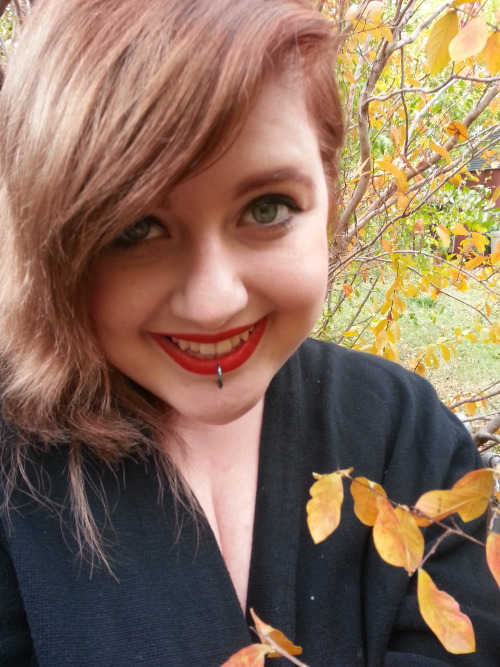 kinkyandgeekybbw:  A beautiful fall day :)