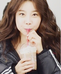 Porn Pics cutepsychotic:   Sojin   refreshing drinks