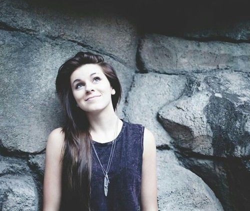 transparent–hands:  Lynn Gunn from Pvris