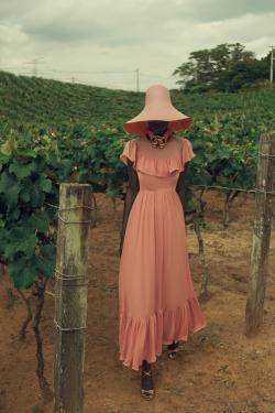 kelvinyule:  http://ffw.uol.com.br/moda/shooting/isis-maria/1/