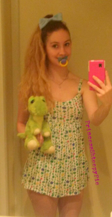 princessshteepypie: dreamiedaddy:Hewwo dadah!!! Today is Therman’s turn for paci stuffie Sunda