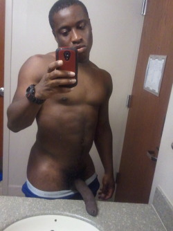 roaminfan-two: Hot Black guy with enormous