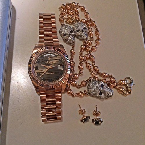 @wizkidayo: Just got me laced! Big face rose gold Rolex!!! Rose gold chain! Nd black diamonds earrin