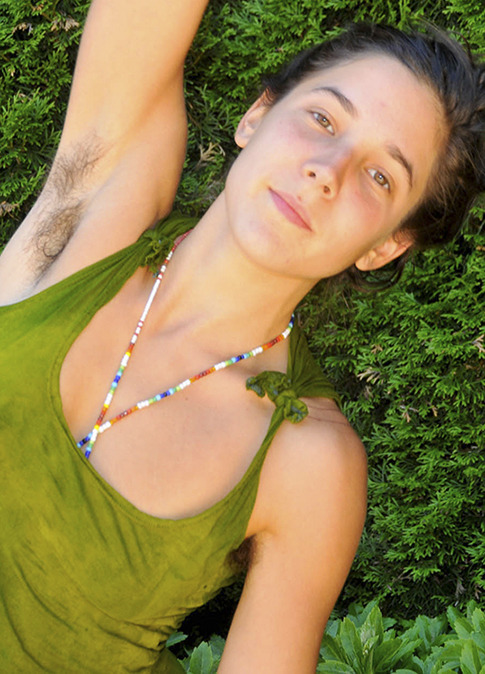 lovemywomenhairy:  All naked and natural by the pool! 