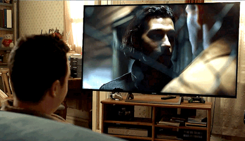Mickey Milkovich Watching Riverdale - Shameless 11x02
