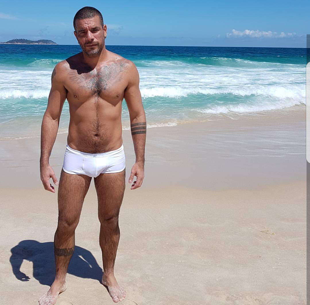 umcaraexagerado:  https://www.instagram.com/cleber_henrique_2/
