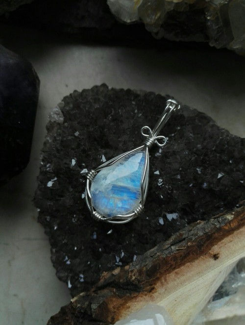 Oh, this rainbow moonstone teardrop was so difficult to wire wrap with sterling silver but it came o