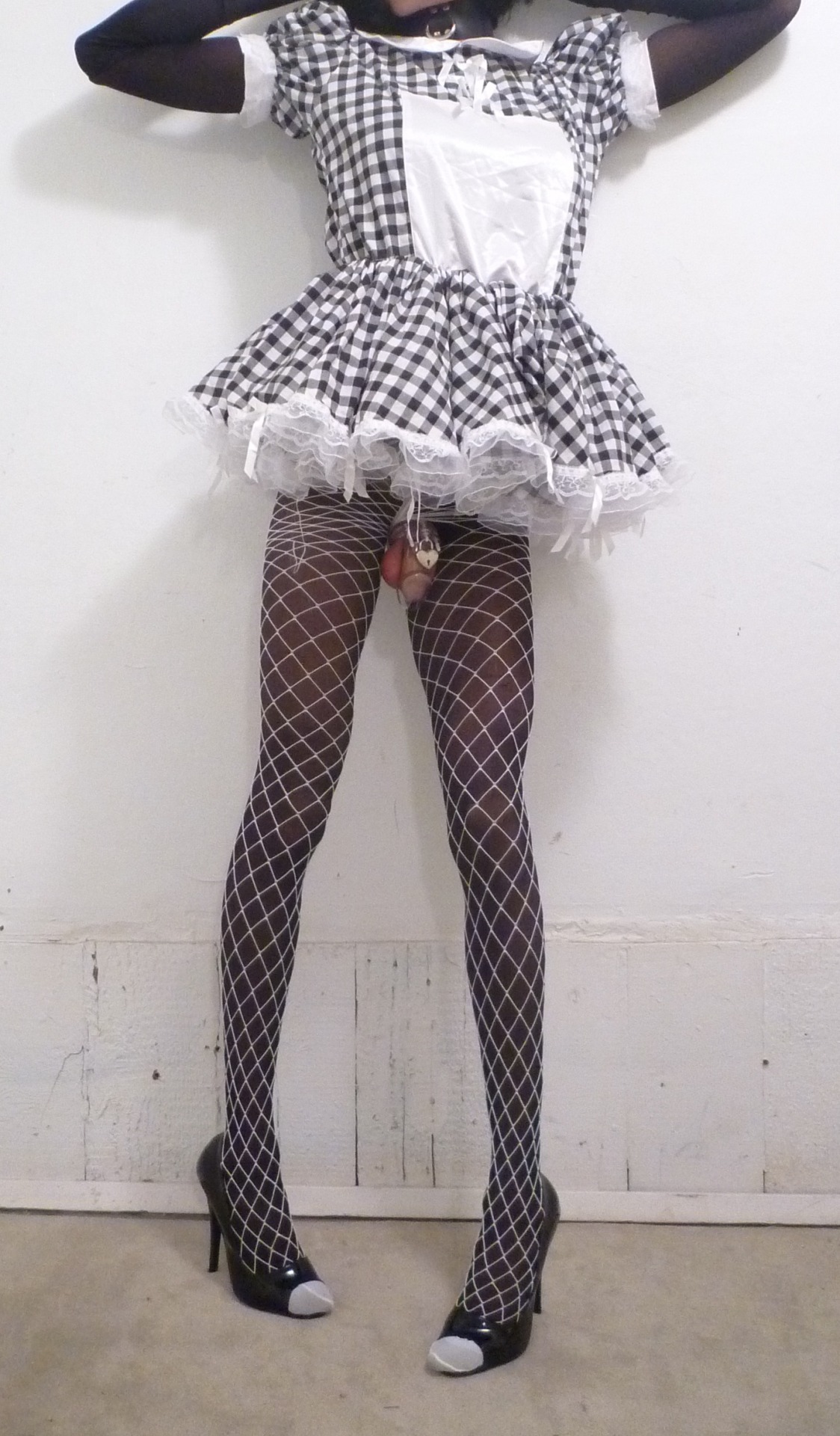 bottomboibelow:  Pretty in black &amp; white - super slutty and sexy. And I love