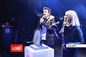 weeping-who-girl:  David and Billie  David Tennant’s Video Diaries 