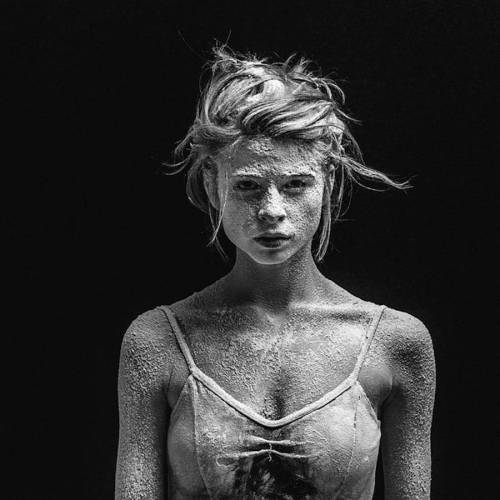 art-tension:  Flour Power by Alexander Yakovlev A series of images shot by Russian photographer Alex