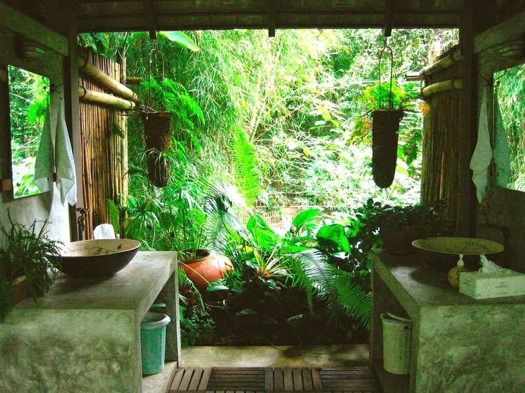 somerollingstone:  Outdoor Bathroom (via Moon to Moon) 