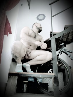 daddiesnextdoor:  leonardoso81: Se me ocurre algo…  Want to see more hot hairy daddies, bears, and silver foxes? Follow me! My queue is always full and my inbox is always open.23k+ followers can’t be wrong. Join us at:http://daddiesnextdoor.tumblr.com