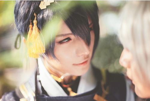 刀剣乱舞touken ranbu COS | 鹤丸国永Tsurumaru Kuninaga  @黄靖翔Huang Jingxiang  |  三日月宗近mikazuki munechika @乐乐SO