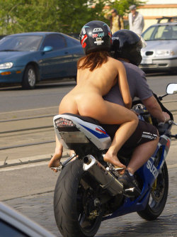 showoffpictures:  Now that is hauling ass. God forbid she break