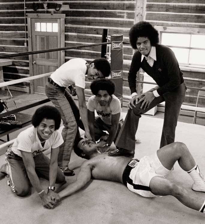 lostin70s:  Muhammad Ali and The Jackson 5 fighting (via ThisIsNotPorn)