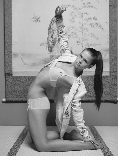 la-dame-aux-pieds-nus:  Chantal Thomass | Fall Winter 2020-21 Kabuki Noir Campaign | model Sonya Mohova | ph Renaud Cambuzat  