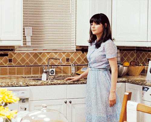 charlotte-ritchie:  Zooey Deschanel as Summer Finn in 500 Days of Summer (2009),