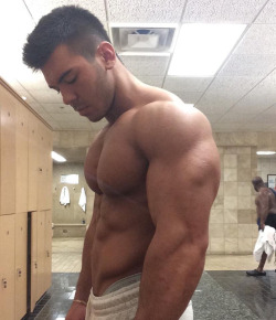 Locker Room Showoff