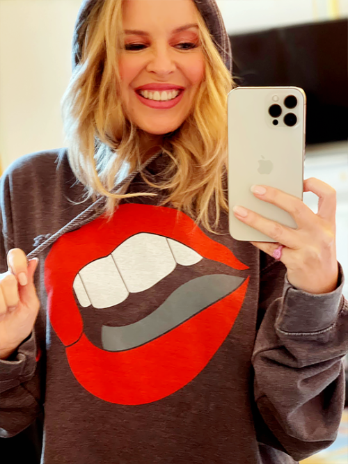 lovekylie: @kylieminogue: I’ve got my FEVER hoodie on and it’s NOT coming off in a hurry