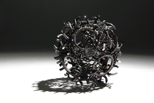 myampgoesto11:‘Particle’ sculptures by Korean artistJang Yong Sun