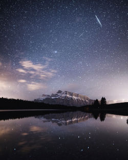 euph0r14:  landscape | shooting star over mt rundle. two jack lake. banff. alberta. | by tannerwendell | http://ift.tt/2b70gGQ 