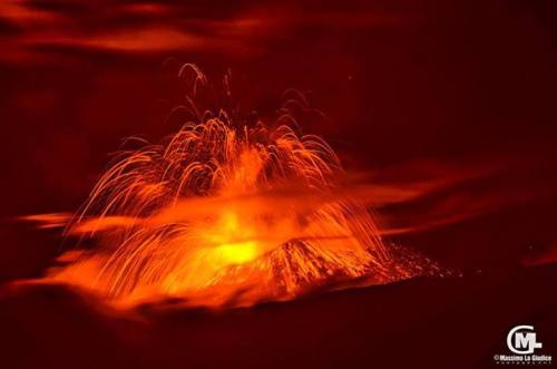 The Earth&rsquo;s fireworks Etna&rsquo;s recent series of eruptions has provided us with many stunni