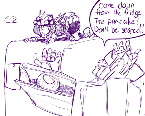 dinobotmania:  squiddybiddy:  Quality time with Overlord’s new pet bae.  You could consid
